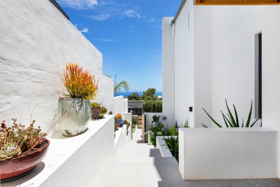 To Let 4 Bedroom Property for Rent in Bakoven Western Cape